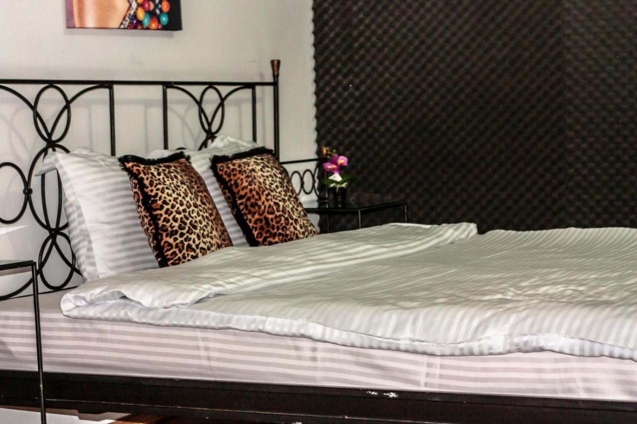 Happy Accomodation Bukares Bagian luar foto