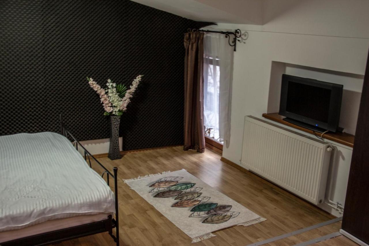 Happy Accomodation Bukares Bagian luar foto
