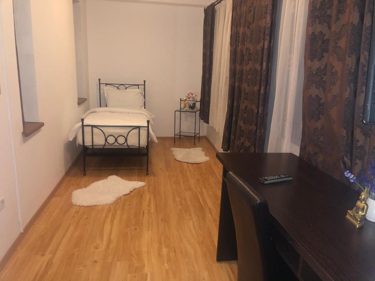 Happy Accomodation Bukares Bagian luar foto