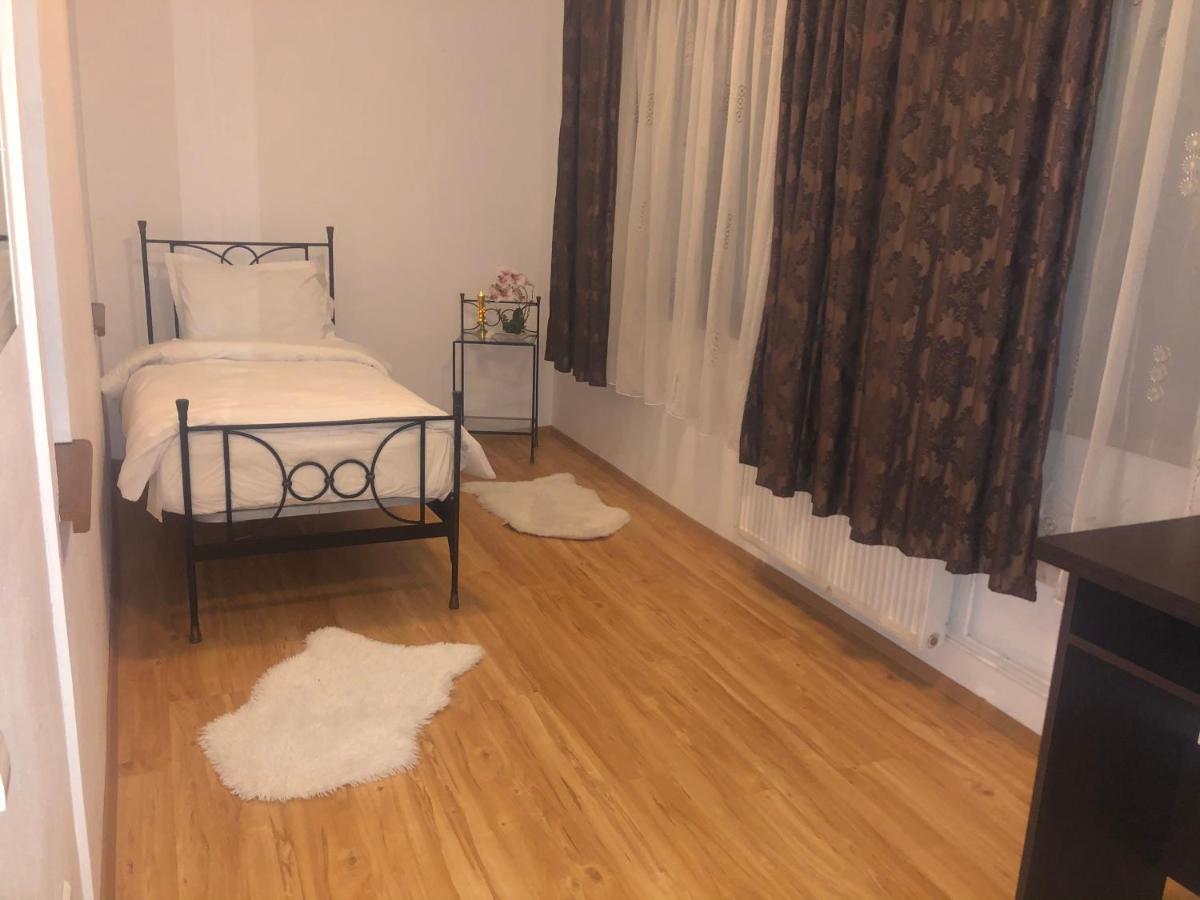 Happy Accomodation Bukares Bagian luar foto