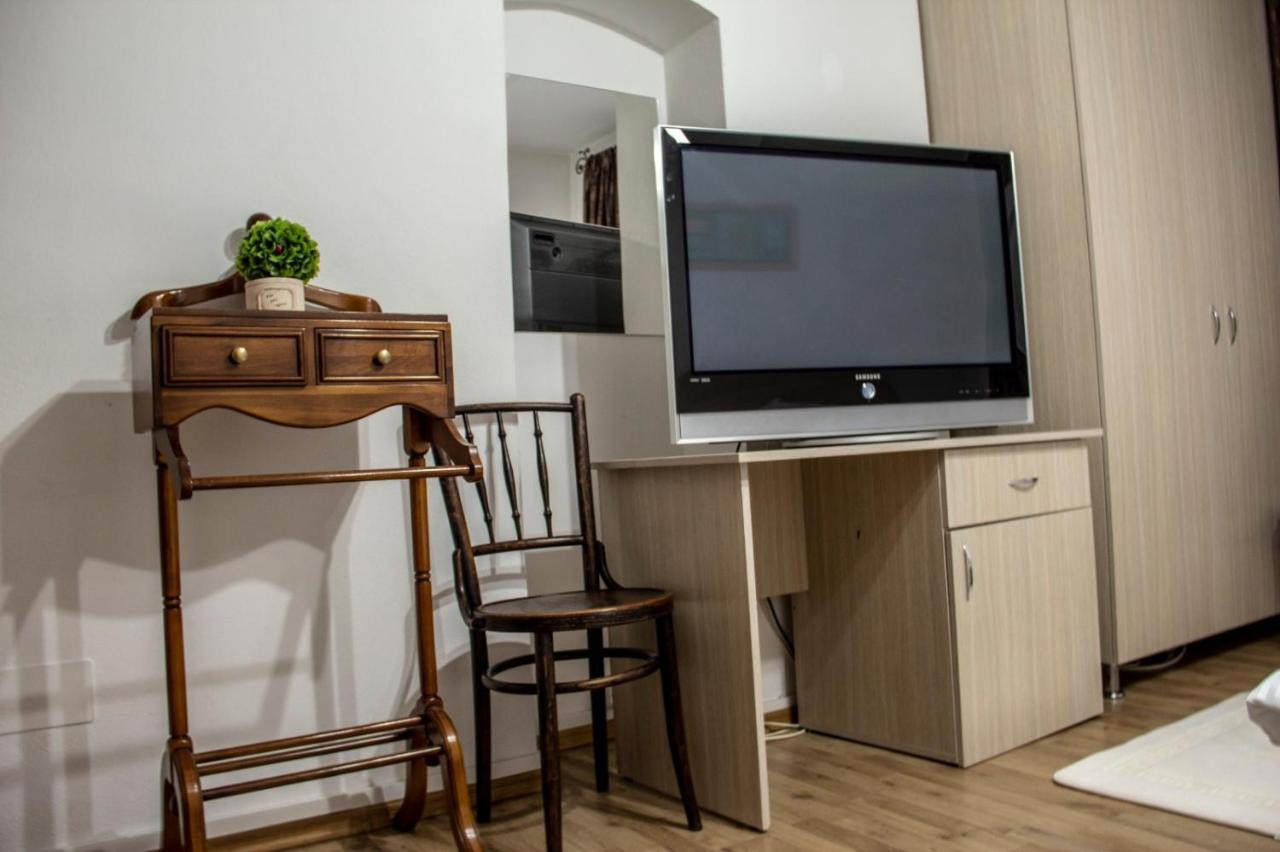 Happy Accomodation Bukares Bagian luar foto