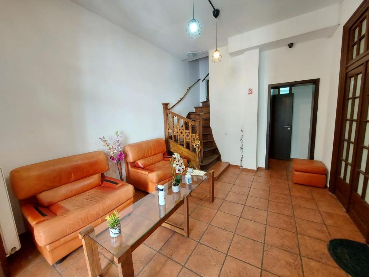 Happy Accomodation Bukares Bagian luar foto